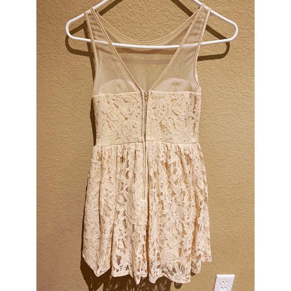 Semi formal lace dress - Picture 2 of 5